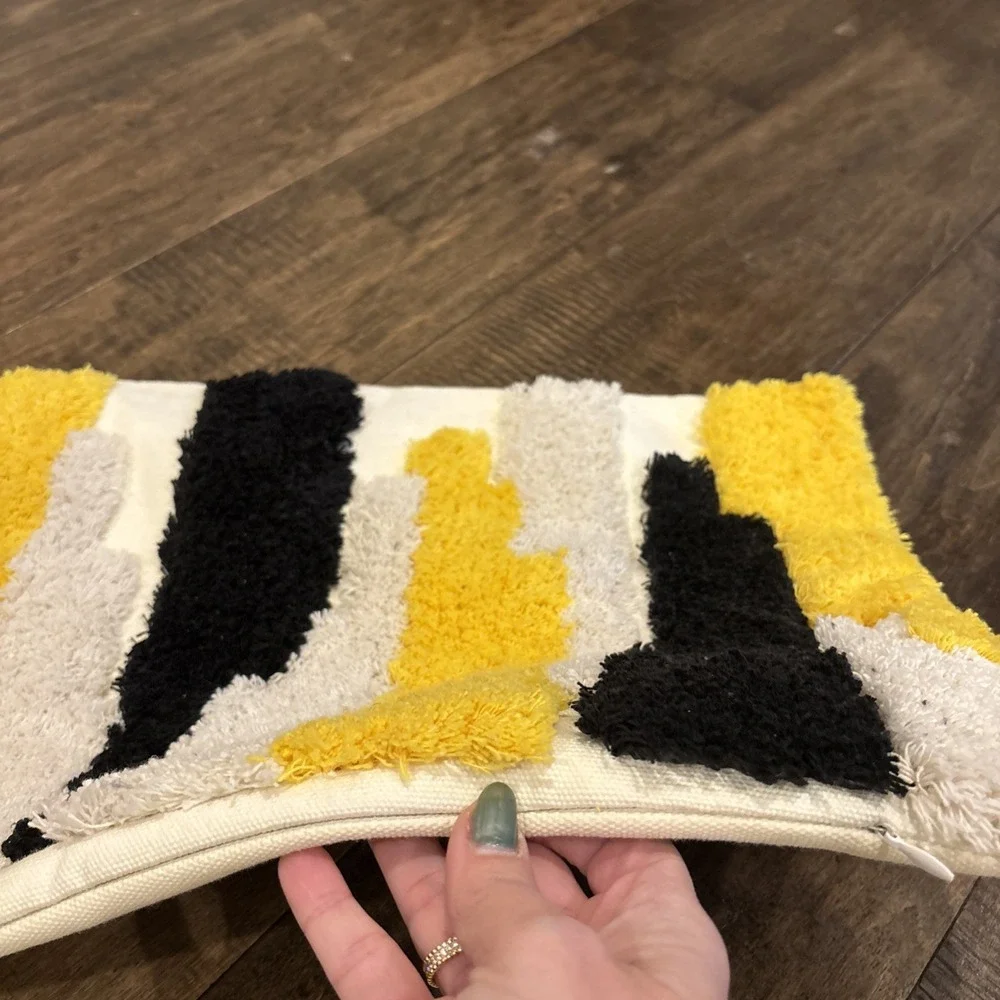 The Unbranded Brand tufted throw